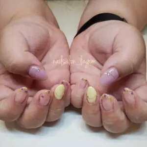 4月の定額ネイル(押し花フレンチ)