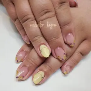 4月の定額ネイル(押し花フレンチ)