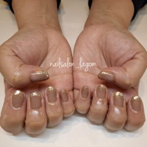 10月の定額ネイル(オーロラ×シェルフレンチ)