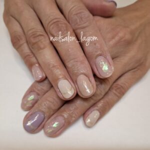 4月の定額ネイル(オーロラフレーク)