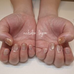 4月の定額ネイル(オーロラフレーク)