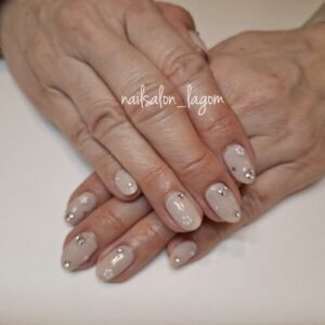 4月の定額ネイル(ビジュー)